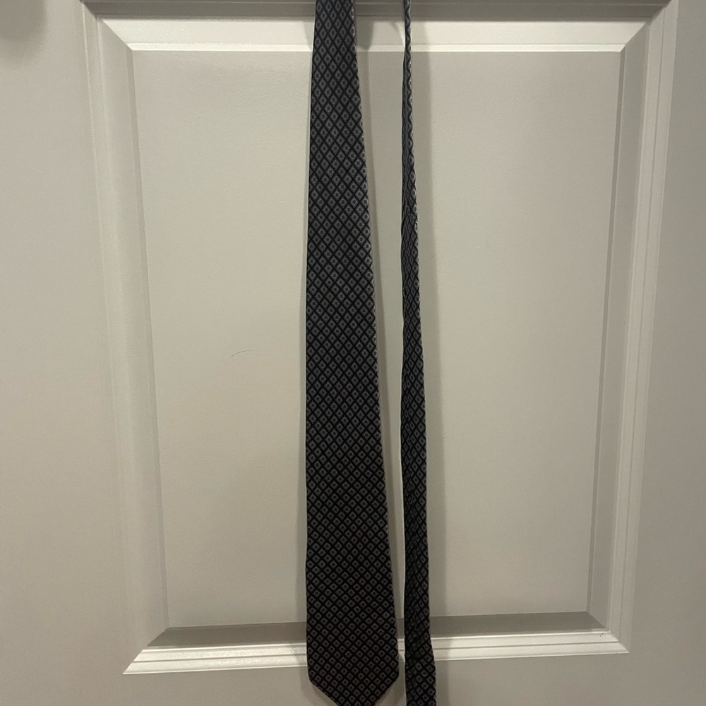 Jones New York Black and Gray Patterned Tie